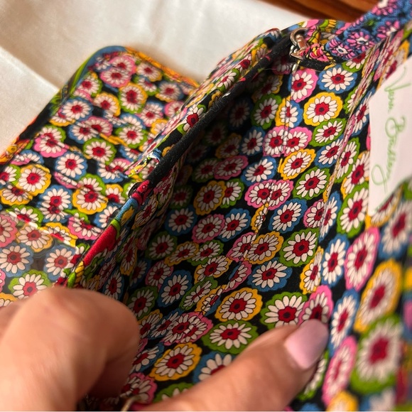 Vera Bradley Symphony in Hue Hot Pink Paisley Wallet with Daisy internal Print - Picture 13 of 17